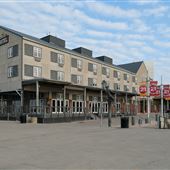 Harbor House Hotel & Marina at Pier 21