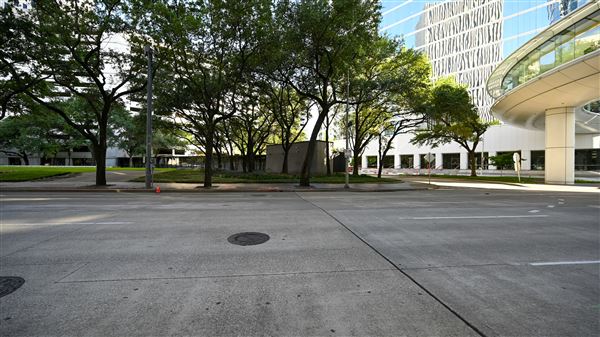 Chevron Skywalk (Smith St & Bell St)