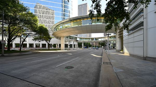 Chevron Skywalk (Smith St & Bell St)