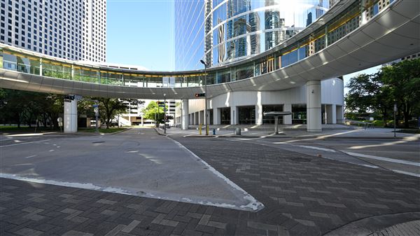 Chevron Skywalk (Smith St & Bell St)