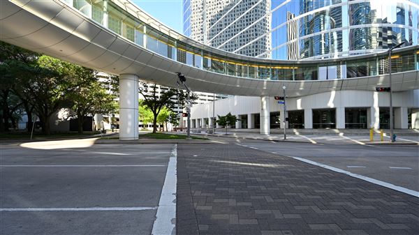 Chevron Skywalk (Smith St & Bell St)
