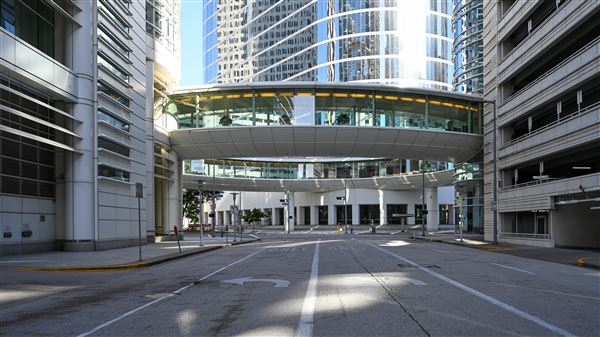 Chevron Skywalk (Smith St & Bell St)