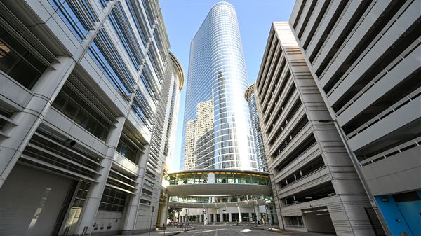 Chevron Skywalk (Smith St & Bell St)