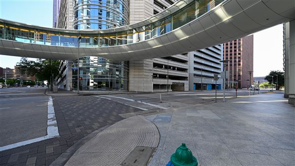 Chevron Skywalk (Smith St & Bell St)