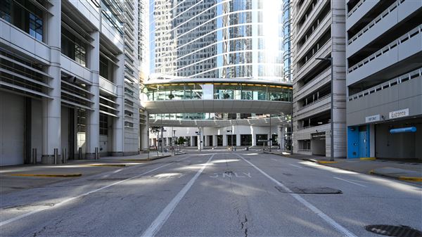 Chevron Skywalk (Smith St & Bell St)