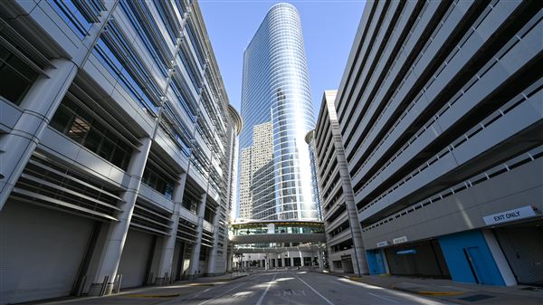 Chevron Skywalk (Smith St & Bell St)